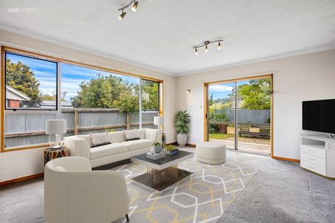 Photo of property in 2/11 Momorangi Crescent, Redwood, Christchurch, 8051