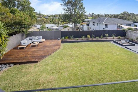 Photo of property in 16 Weatherly Road, Torbay, Auckland, 0630