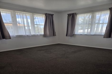 Photo of property in 32 Roberts Road, Te Atatu South, Auckland, 0610