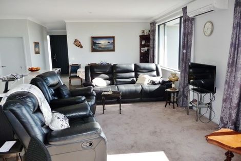 Photo of property in 31 Eagles Way, Cable Bay, 0420