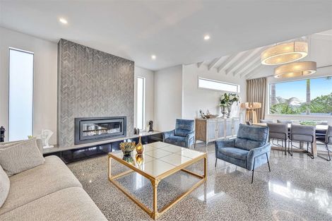 Photo of property in 8 Mansion Court, West Harbour, Auckland, 0618