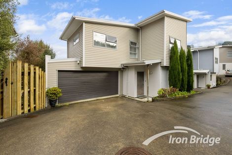 Photo of property in 82a Kirton Drive, Riverstone Terraces, Upper Hutt, 5018