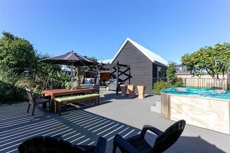 Photo of property in 51 Heta Road, Highlands Park, New Plymouth, 4312
