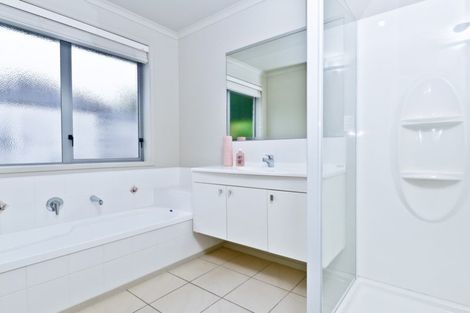 Photo of property in 30 Winchester Place, Rototuna North, Hamilton, 3210