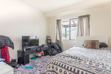 Photo of property in 2/52 Waitaki Street, Henderson, Auckland, 0612
