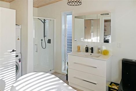 Photo of property in 80 Park Hill Road, Birkenhead, Auckland, 0626