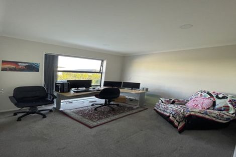 Photo of property in 10 Captain Rings Drive, Papakura, 2110