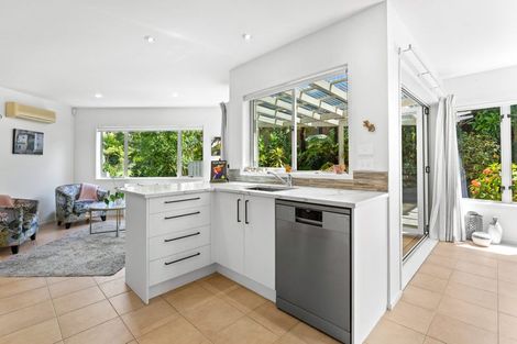 Photo of property in 10a Scarboro Terrace, Murrays Bay, Auckland, 0630