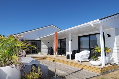 Photo of property in 27 Titoki Road, Waikanae Beach, Waikanae, 5036