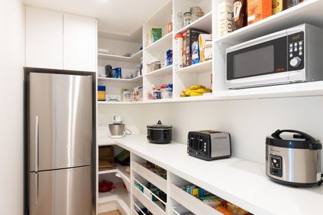 Photo of property in 37 Sycamore Grove, Lower Vogeltown, New Plymouth, 4310