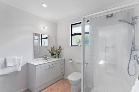 Photo of property in 13 Atua Street, Waikanae Beach, Waikanae, 5036