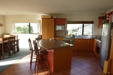 Photo of property in 5 Bishops Glen, Tawa, Wellington, 5028