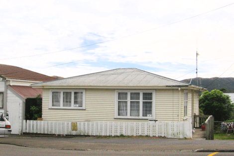 Photo of property in 87 Northland Road, Northland, Wellington, 6012