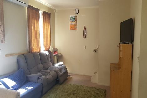 Photo of property in 4/17 Oakland Avenue, Papatoetoe, Auckland, 2025