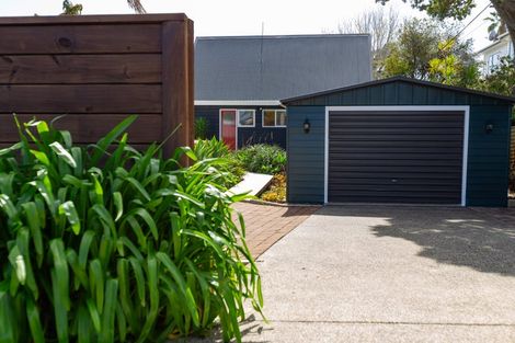 Photo of property in 1396 Whangaparaoa Road, Army Bay, Whangaparaoa, 0930
