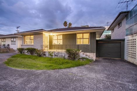 Photo of property in 2/48 Taharoto Road, Takapuna, Auckland, 0622