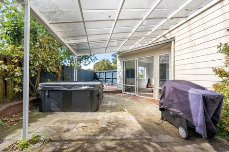 Photo of property in 11 Fathom Place, Te Atatu Peninsula, Auckland, 0610