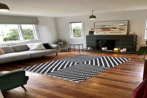 Photo of property in 77 Queen Street, Northcote Point, Auckland, 0627