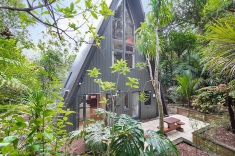 Photo of property in 36 Titirangi Beach Road, Titirangi, Auckland, 0604