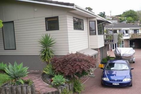 Photo of property in 1/4 Pine Hill Crescent, Browns Bay, Auckland, 0630