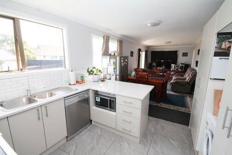 Photo of property in 71 Chichester Drive, Rosehill, Papakura, 2113