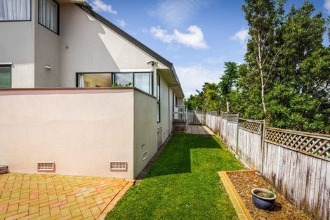 Photo of property in 2/12 Richards Avenue, Forrest Hill, Auckland, 0620