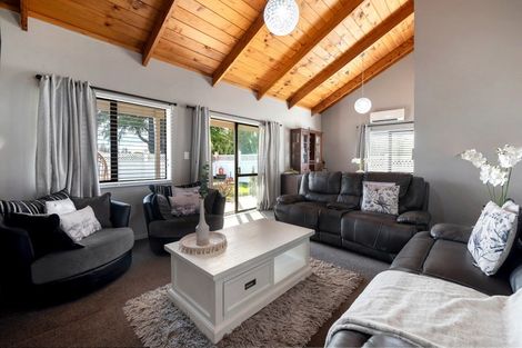 Photo of property in 18 Uta Street, Utuhina, Rotorua, 3015