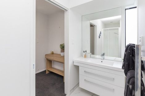 Photo of property in 2/11 Belleview Terrace, Mount Pleasant, Christchurch, 8081