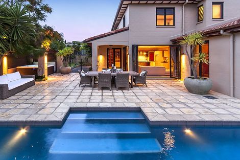 Photo of property in 124 John Brooke Crescent, East Tamaki Heights, Auckland, 2016