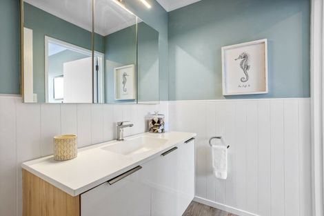 Photo of property in 12 Urumaraki Avenue, Helensville, 0800