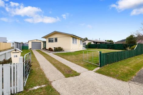 Photo of property in 25 Matthew Place, Kawaha Point, Rotorua, 3010