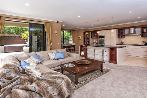 Photo of property in 124 John Brooke Crescent, East Tamaki Heights, Auckland, 2016