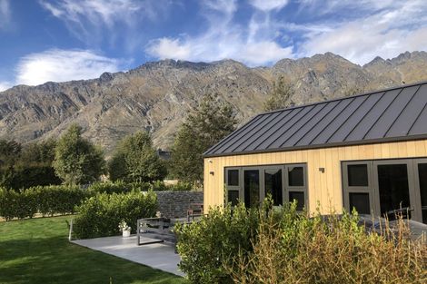 Photo of property in 2 Kerrera Lane, Jacks Point, Queenstown, 9371