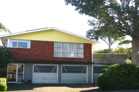 Photo of property in 14 Mayfair Place, Westown, New Plymouth, 4310