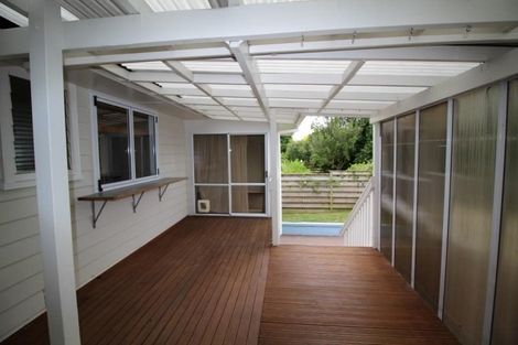Photo of property in 1 Gaede Terrace, Sunnyvale, Auckland, 0612