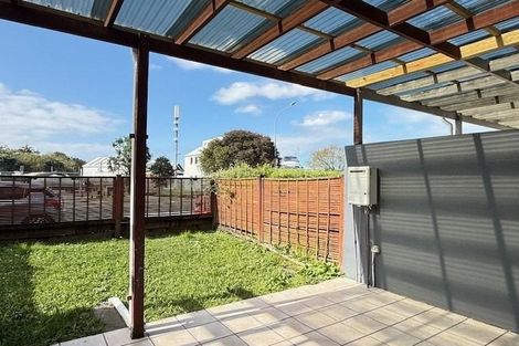 Photo of property in 9b Clearwater Cove, West Harbour, Auckland, 0618