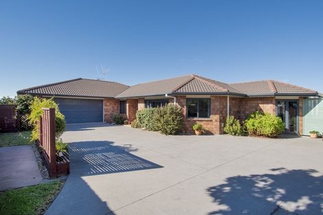 Photo of property in 16 Gibson Place, Papamoa Beach, Papamoa, 3118