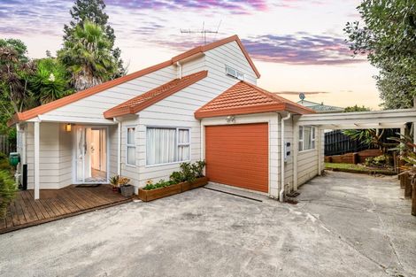 Photo of property in 2/26 Beaudine Avenue, Glenfield, Auckland, 0629