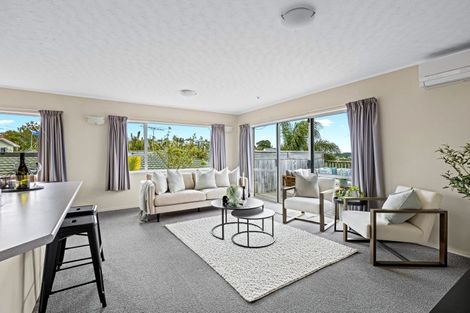 Photo of property in 12a Tower Hill, Stanmore Bay, Whangaparaoa, 0930
