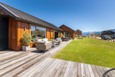 Photo of property in 8 Hovingham Court, Jacks Point, Queenstown, 9371