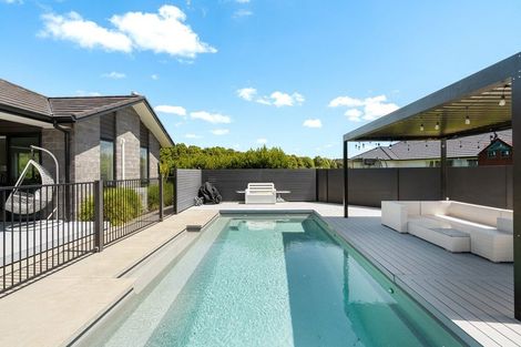 Photo of property in 15 Mike Smith Drive, Cambridge, 3434