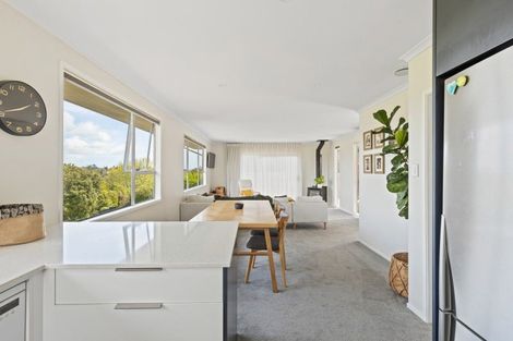 Photo of property in 17 Longview Drive, Merrilands, New Plymouth, 4312