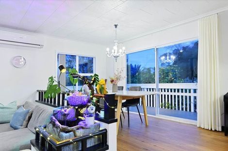 Photo of property in 37 Roberts Road, Te Atatu South, Auckland, 0610