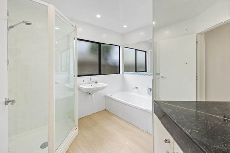 Photo of property in 2/4 Rogers Avenue, Eastern Beach, Auckland, 2012