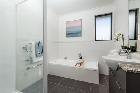 Photo of property in 5 Ashurst Lane, Greenhithe, Auckland, 0632