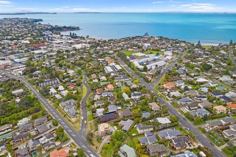 Photo of property in 1/67 Browns Bay Road, Browns Bay, Auckland, 0630