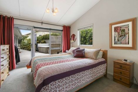 Photo of property in 25 Moana Drive, Mahia, 4198