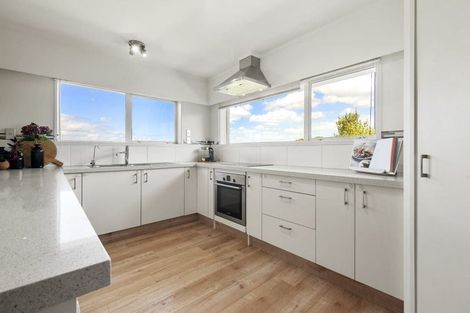 Photo of property in 1/3 Hall Road, Glenfield, Auckland, 0629