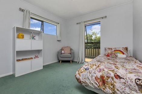 Photo of property in 2/15 Sunward Rise, Glenfield, Auckland, 0629