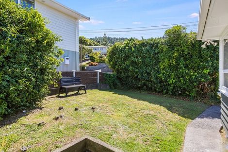 Photo of property in 75 Larsen Crescent, Tawa, Wellington, 5028